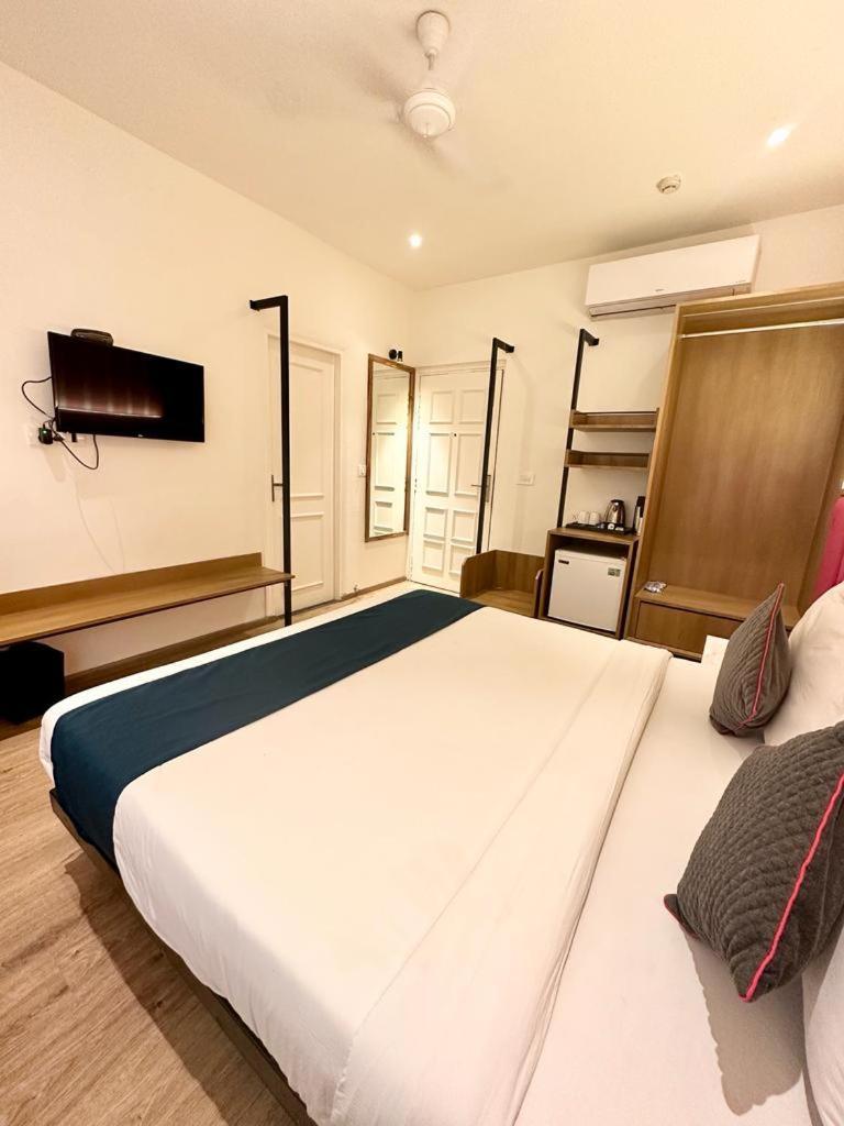 Hotel Mystic Falls Jaipur Buitenkant foto